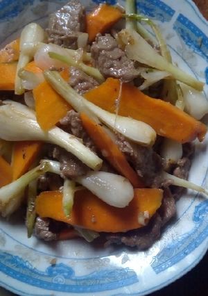 Hình của món Bò xào củ kiệu.