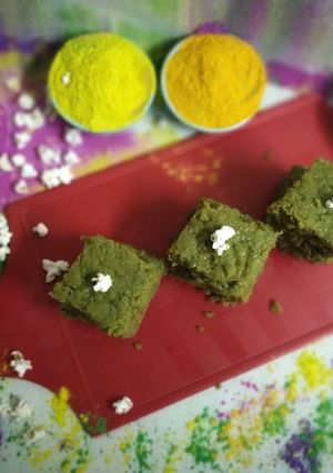 ઠંડાઈ કલાકંદ (Thandai Kalakand Recipe In Gujarati) રેસીપી મુખ્ય ફોટો