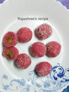 कोकोनट थंडाई लाडू (coconut thandai laddu recipe in marathi) रेसिपी चे मुख्य फोटो