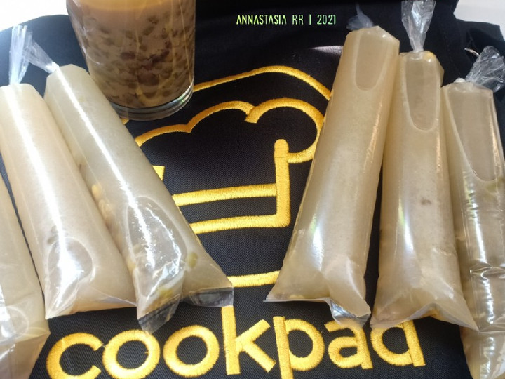 Langkah Mudah untuk Menyiapkan Es lilin kacang ijo, Enak Banget