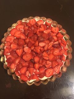 Una foto de Tarta de frutilla con crema