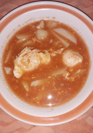 Una foto de Sopa de papa con huevo, sin grasa!