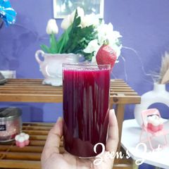 A picture of Strawberry Carrot and Beetroot Juice.