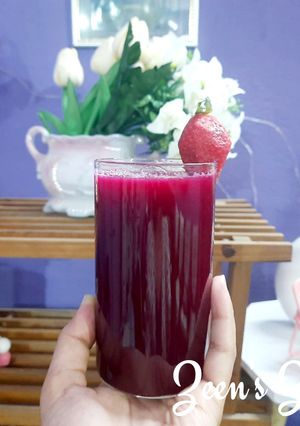A picture of Strawberry Carrot and Beetroot Juice.