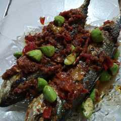 รูปของ Sambal balacan kembung pete limo