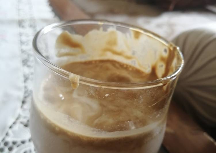 Simple Way to Prepare Homemade Dalgona Coffee