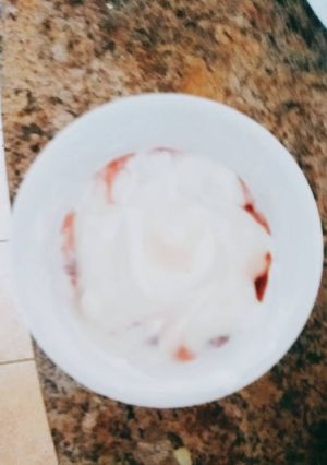 A picture of Easy Victoria sponge yogurt.