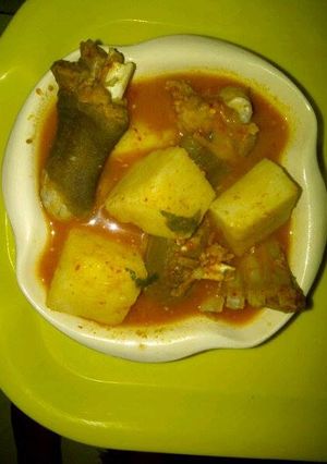 A picture of Yam and goat meat tomato peppersoup.