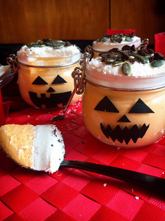 Una foto de Vasitos mousse de calabaza y coco Halloween