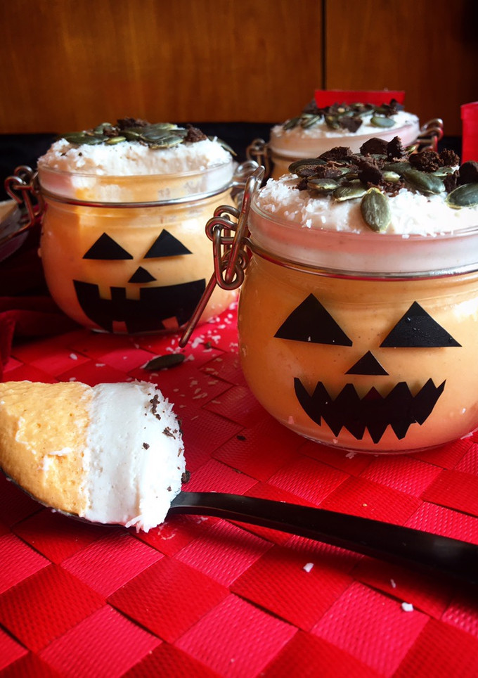 Una foto de Vasitos mousse de calabaza y coco Halloween