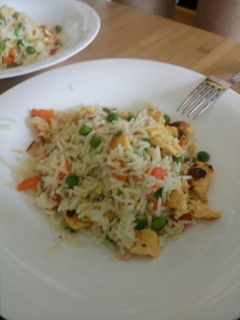 Una foto de Arroz tres delicias sin gambas