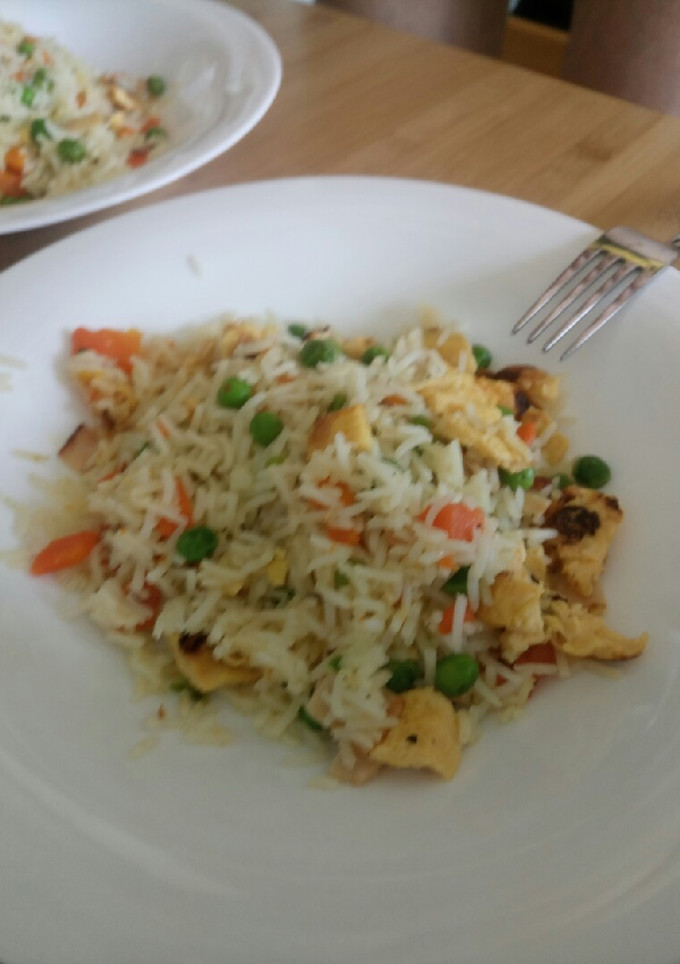 Una foto de Arroz tres delicias sin gambas