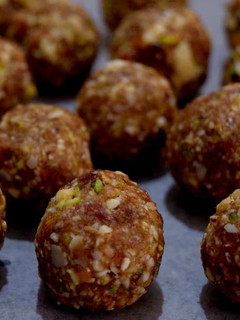 A picture of No Bake Protein Balls.