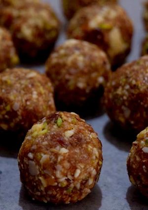 A picture of No Bake Protein Balls.