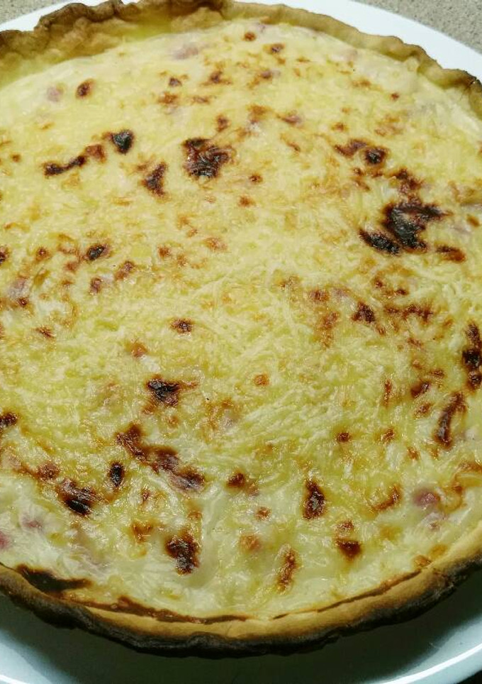 Una foto de Quiche de jamón York y queso