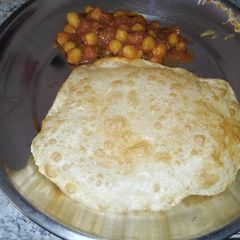 A picture of Chola poori.