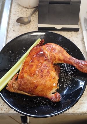 A picture of Airfyer chicken leg 🍗.