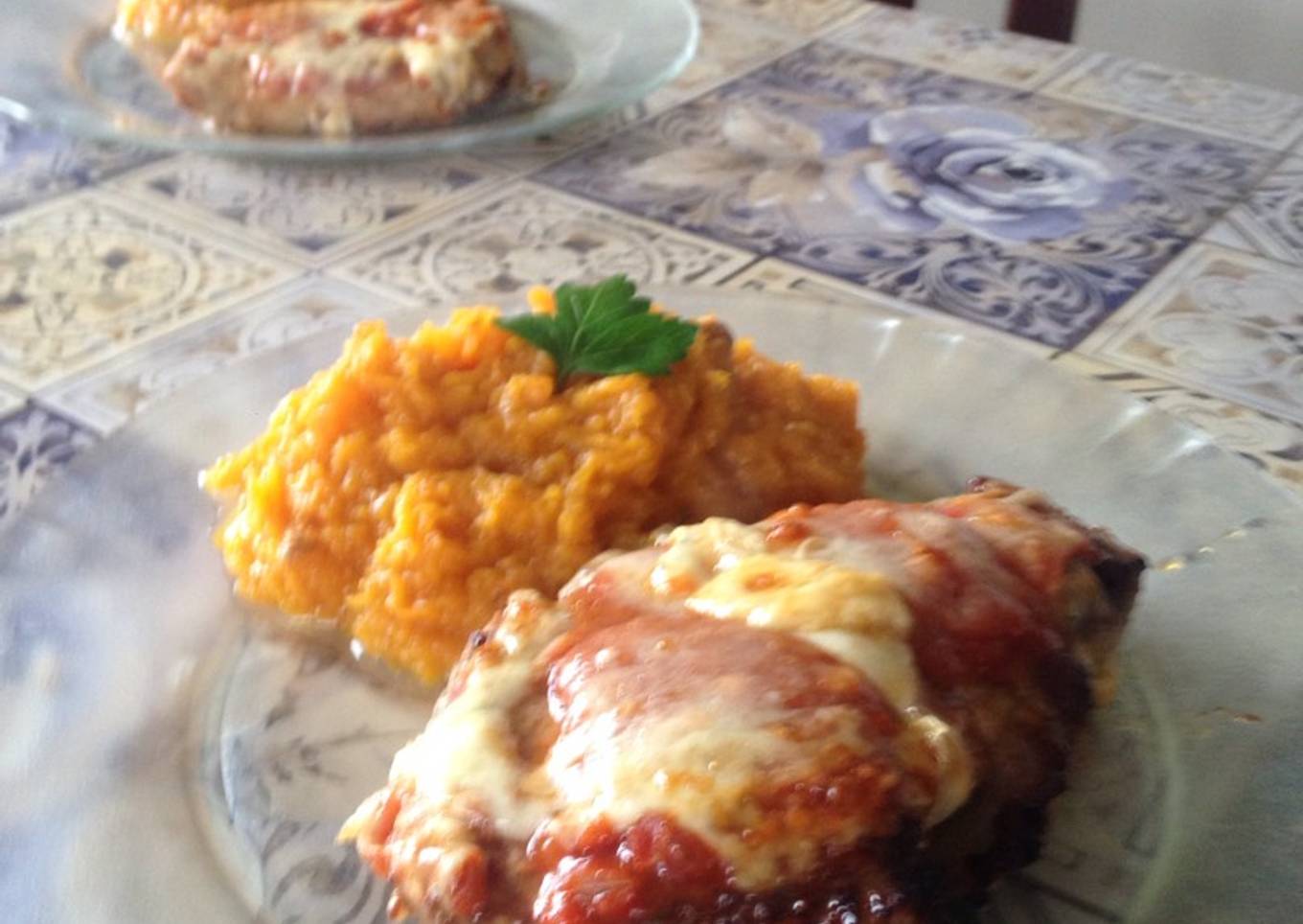 Bondiola de cerdo a la pizza con puré de calabaza