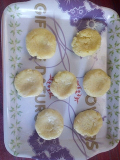 மில்க் பேடா (Milk beda recipe in tamil) செய்முறை முக்கிய புகைப்படம்