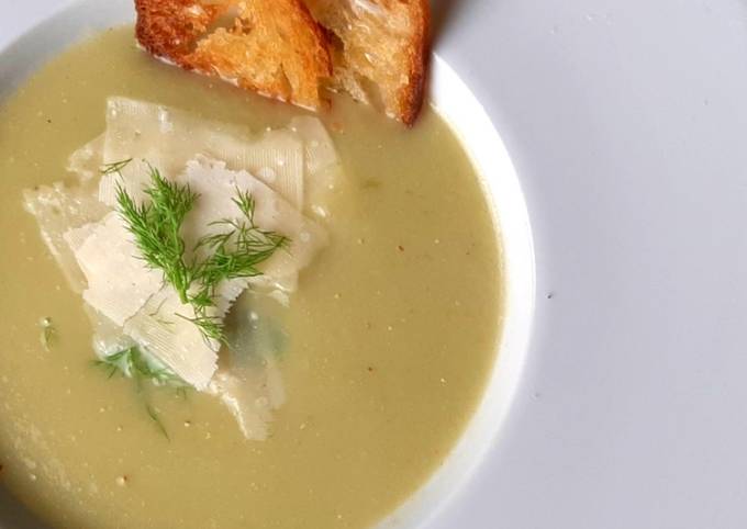 Modo semplice a Fai  Preferito Vellutata di finocchi e insalata con crostini di pane vecchio