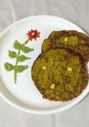 A picture of Corn spinach pan handvo.
