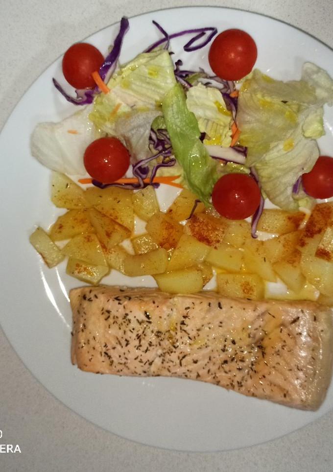 Una foto de Salmón y patatas al vapor con robot Clickchef