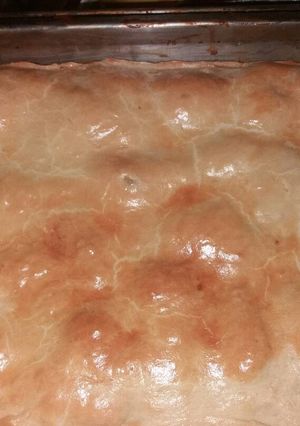 Una foto de Torta de manzana con pasas y dulce de membrillo