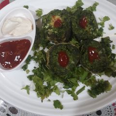 A picture of Spinach cheese balls.