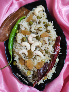વઘારેલી ખીચડી (Vaghareli Khichdi Recipe In Gujarati) રેસીપી મુખ્ય ફોટો