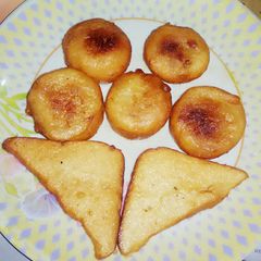 A picture of Laddu stuffing bread puwa.