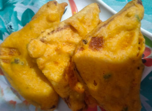 A picture of Bread pakoda.