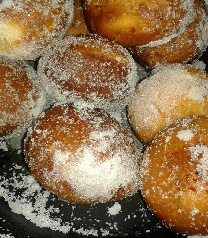 Una foto de Bollos fritos relleno de dulce