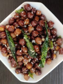 கடலை சுண்டல் (Channa sundal) (Kadalai sundal recipe in tamil) செய்முறை முக்கிய புகைப்படம்