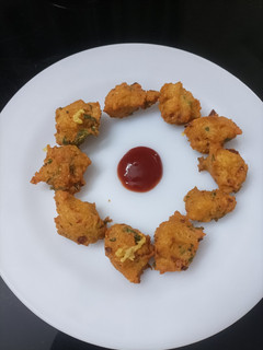 A picture of Moong dal pakoda.