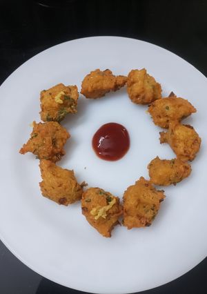 A picture of Moong dal pakoda.