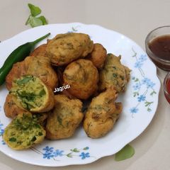 A picture of Methi Na Gota (Methi Pakoda or Fenugreek Fritters) !!.