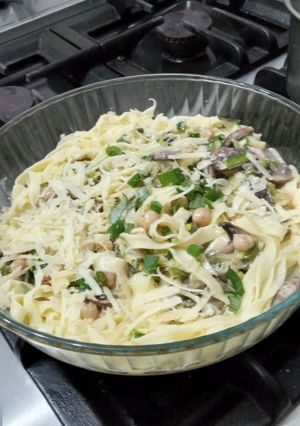 Una foto de Tallarines caseros con salsa francesa
