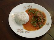Una foto de chicharos con carne