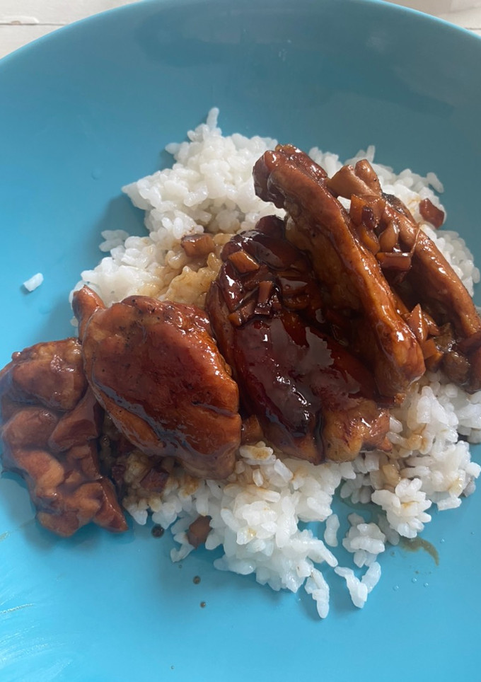 Una foto de Pollo teriyaki