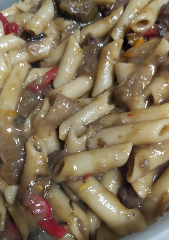 Una foto de Macarrones con verduras al vino tinto