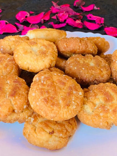 ठेकुआ (thekua recipe in Hindi) रेसिपी मुख्य फोटो