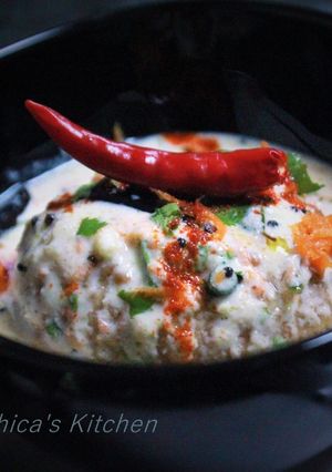 A picture of Thayir Vadai (Curd Vada).