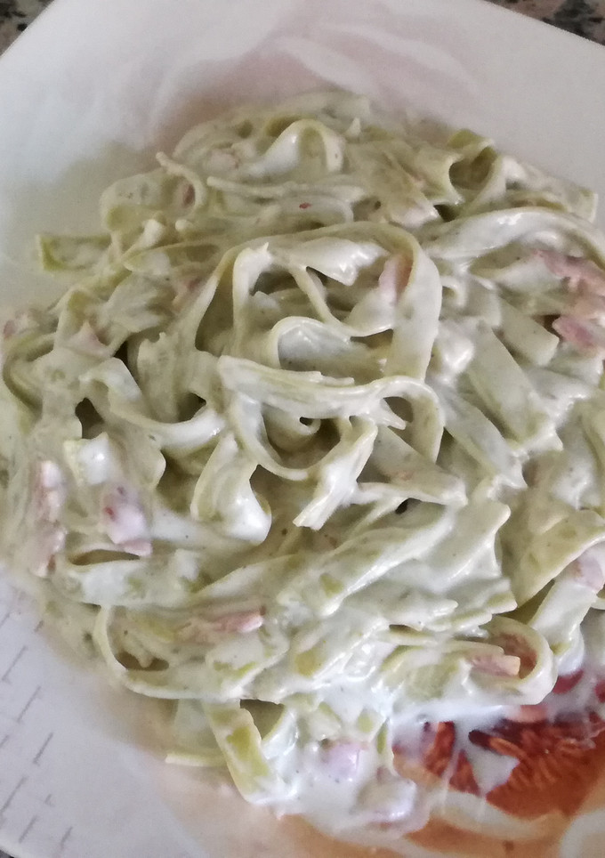 Una foto de Nidos de espinacas a la carbonara