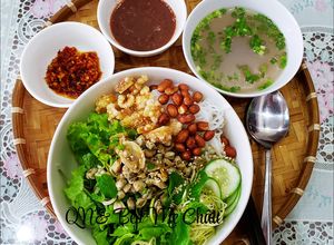 Hình của món Bún Hến Huế.