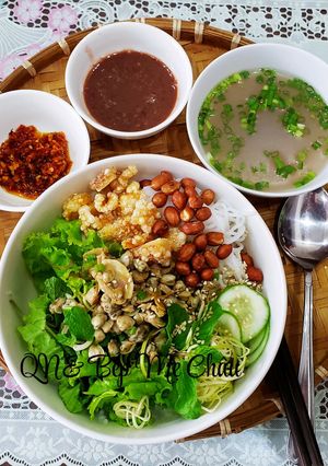 Hình của món Bún Hến Huế.