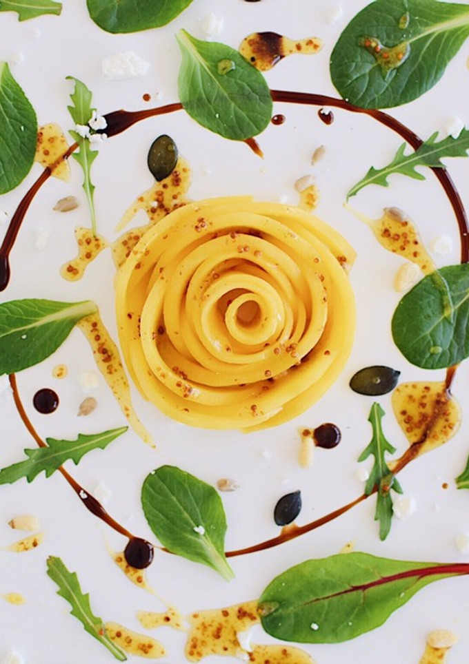 Una foto de Ensalada de Mango y Queso de Cabra