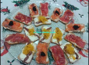 Foto principal de Canapés variados con pan tostado fino