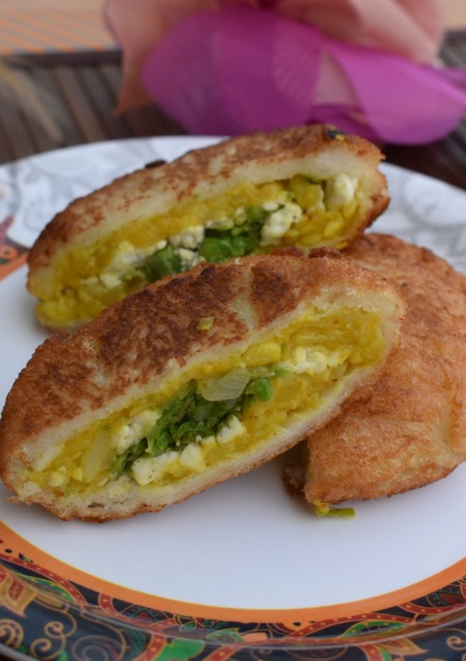 A picture of Bread Patties With Tripe Stuffing.