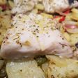 Pescado al ajo y orégano en cama de patatas con sorpresa