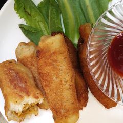 A picture of Stuffed bread rolls.